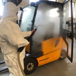 pulizia dei macchinari industriali